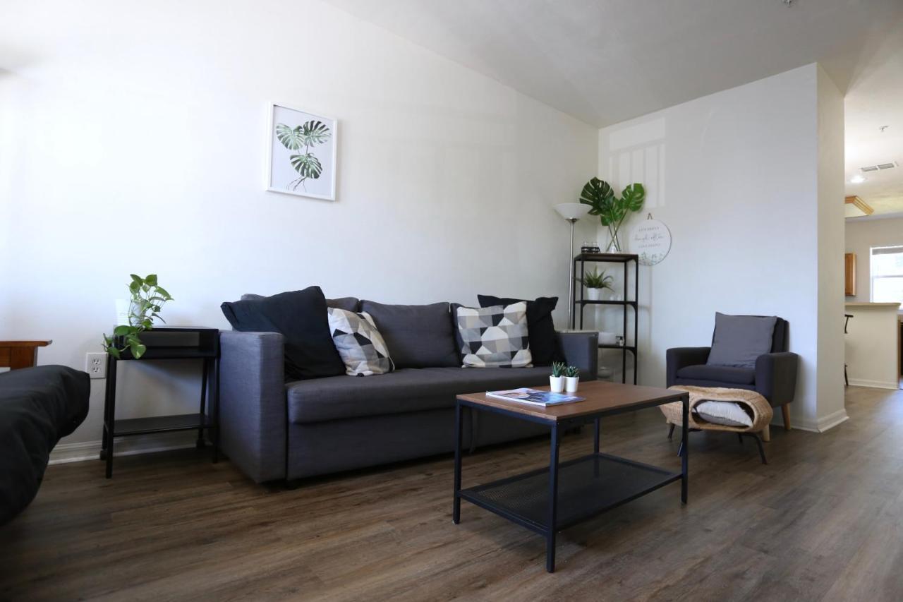 Oaks Modern & Comfy Condo In The Perfect Location Gainesville Buitenkant foto